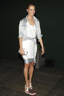 Karolina Kurkova feet photo thumbnail