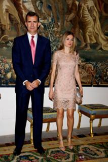 Queen Letizia of Spain feet photo thumbnail