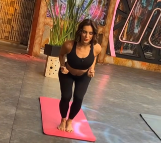 Tania Rincón feet photo thumbnail