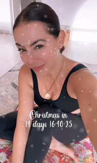 Claudia Lizaldi feet photo thumbnail