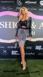 Victoria Silvstedt feet photo thumbnail