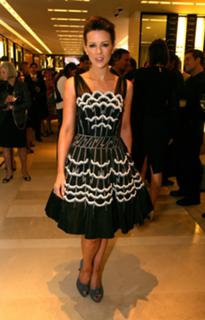 Kate Beckinsale feet photo thumbnail