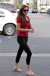 Kelly Brook feet photo thumbnail