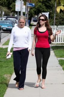 Kelly Brook feet photo thumbnail