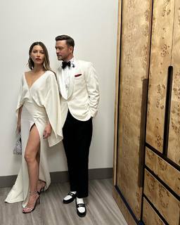 Jessica Biel feet photo thumbnail
