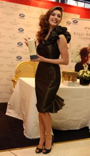 Kelly Brook feet photo thumbnail