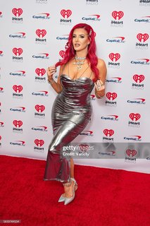 Justina Valentine feet photo thumbnail