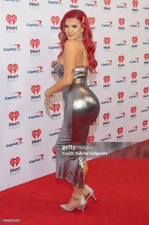 Justina Valentine feet photo thumbnail