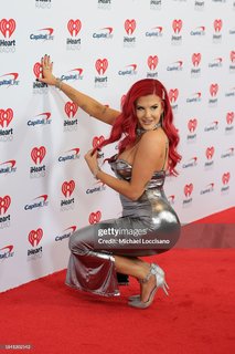 Justina Valentine feet photo thumbnail