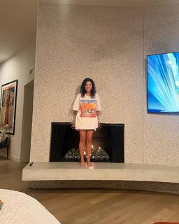 Vanessa Hudgens feet photo thumbnail