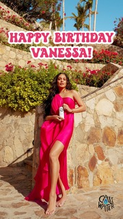 Vanessa Hudgens feet photo thumbnail