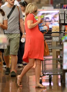Reese Witherspoon feet photo thumbnail