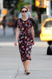 Keira Knightley feet photo thumbnail