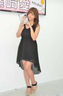 Ai Shinozaki feet photo thumbnail