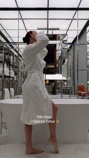 Iris Mittenaere feet photo thumbnail
