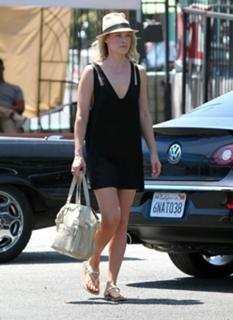 Ali Larter feet photo thumbnail