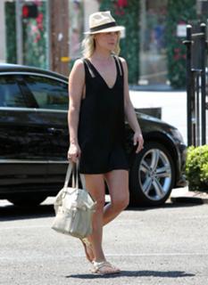 Ali Larter feet photo thumbnail