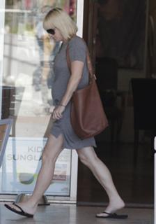 Anna Faris feet photo thumbnail