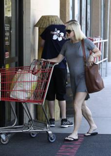 Anna Faris feet photo thumbnail