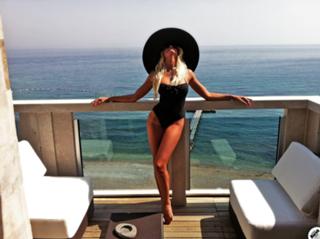Jelena Karleusa feet photo thumbnail