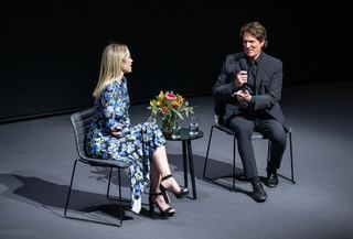 Emily Blunt feet photo thumbnail