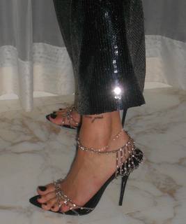 Hailey Bieber feet photo thumbnail