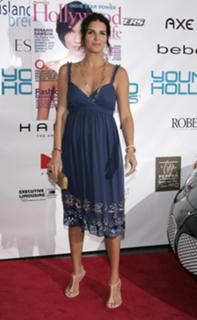 Angie Harmon feet photo thumbnail