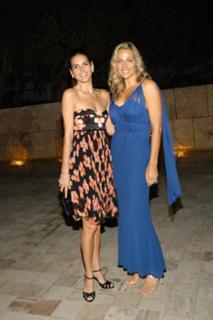 Angie Harmon feet photo thumbnail
