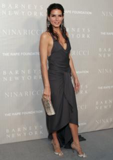 Angie Harmon feet photo thumbnail