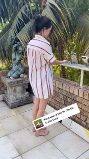 Riley Keough feet photo thumbnail