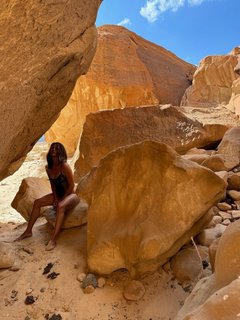 Halle Berry feet photo thumbnail