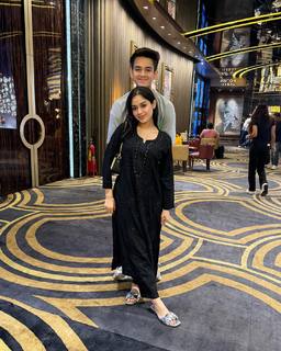 Jannat Zubair Rahmani feet photo thumbnail