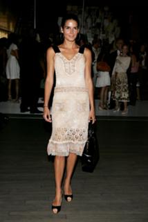 Angie Harmon feet photo thumbnail