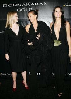 Angie Harmon feet photo thumbnail