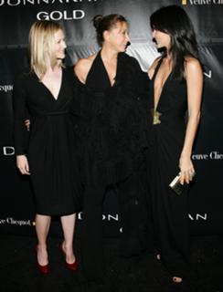 Angie Harmon feet photo thumbnail