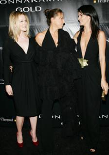 Angie Harmon feet photo thumbnail