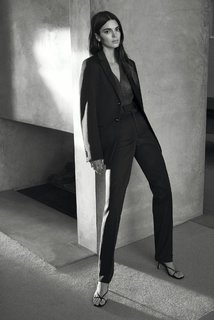 Kendall Jenner feet photo thumbnail