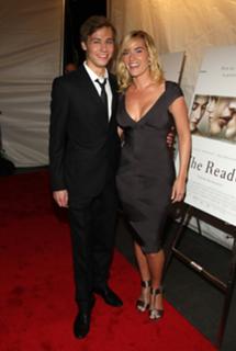 Kate Winslet feet photo thumbnail