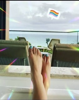 Claudia Lizaldi feet photo thumbnail