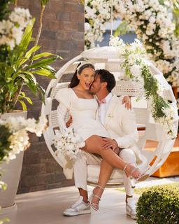Larissa Manoela feet photo thumbnail