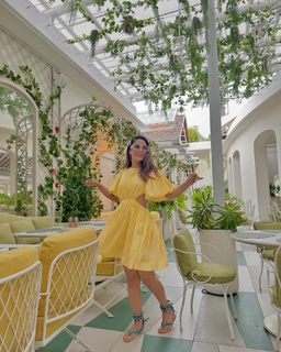 Hina Khan feet photo thumbnail