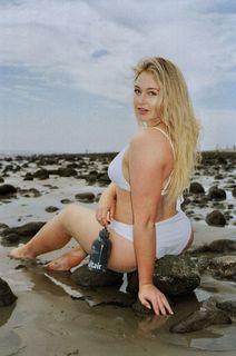 Iskra Lawrence feet photo thumbnail