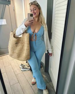 Iskra Lawrence feet photo thumbnail