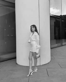 Duygu Özaslan feet photo thumbnail