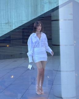 Duygu Özaslan feet photo thumbnail