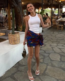Duygu Özaslan feet photo thumbnail