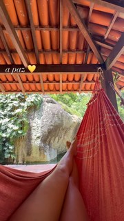 Larissa Manoela feet photo thumbnail