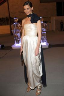 Katie Holmes feet photo thumbnail