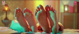 Kriti Kharbanda feet photo thumbnail