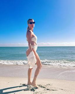 Nicole Neumann feet photo thumbnail